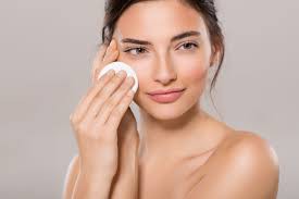 Bỏ túi công thức làm nước tẩy trang tại nhà